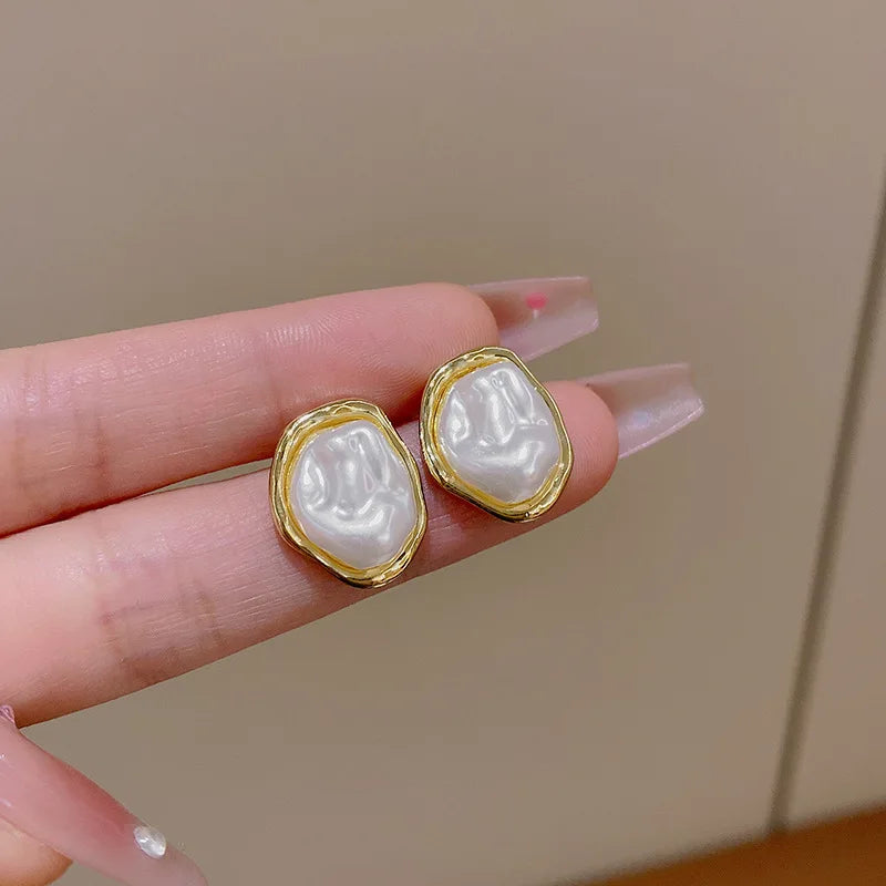 Oval Pearl Earrings